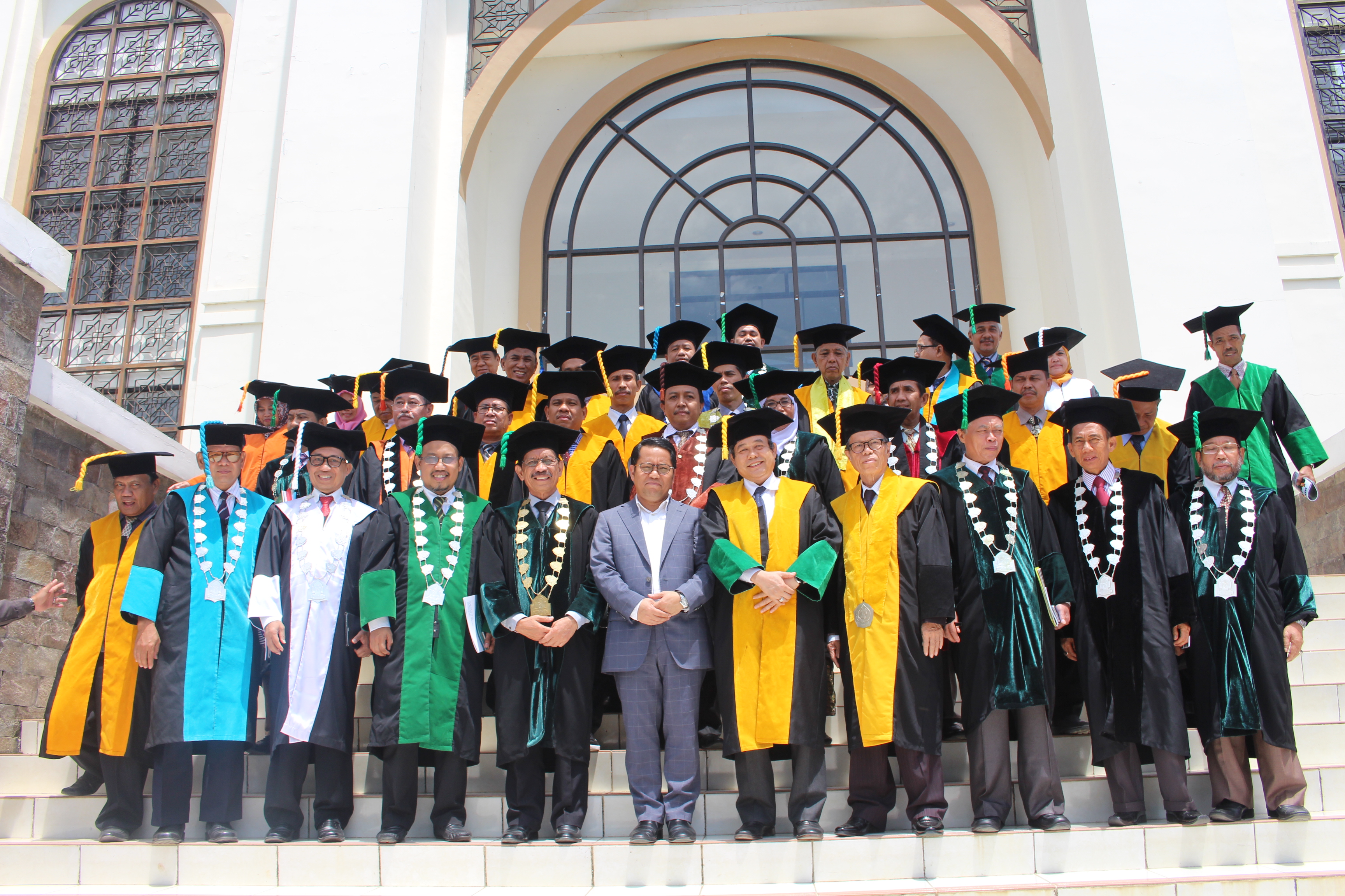 Gambar Rektor UIN Alauddin Kukuhkan 1255 Wisudawan dan Wisudawati 